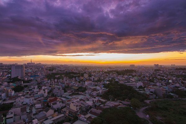 Où peut-on trouver une location de vacances en Espagne avec des cours de peinture et des randonnées guidées?